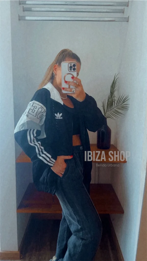 Campera ADIDAS manga bordada vintage 90s Blanca y Negra