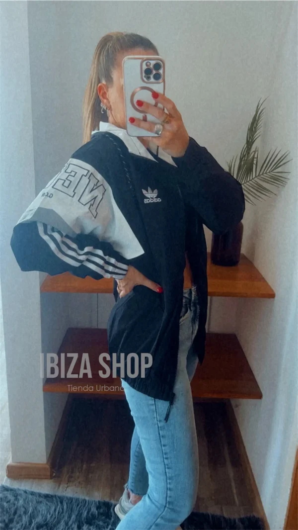 Campera ADIDAS manga bordada vintage 90s Blanca y Negra