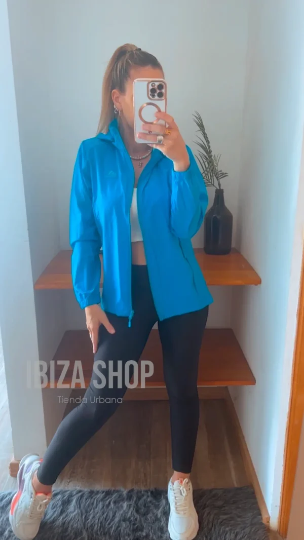 Campera Adidas Running color azul