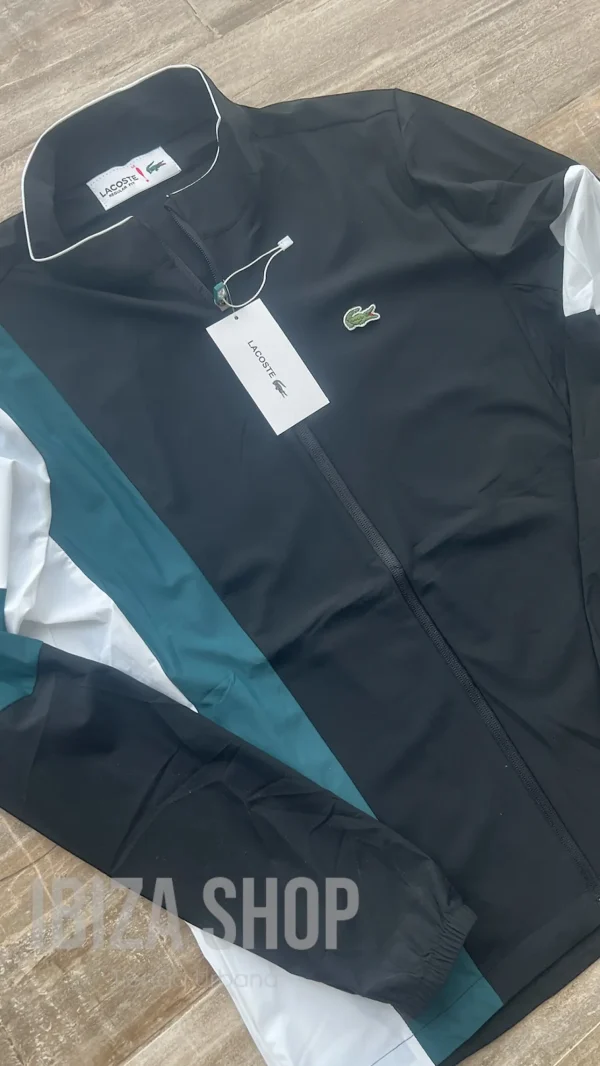 Campera Lacoste Regular Fit color Negro