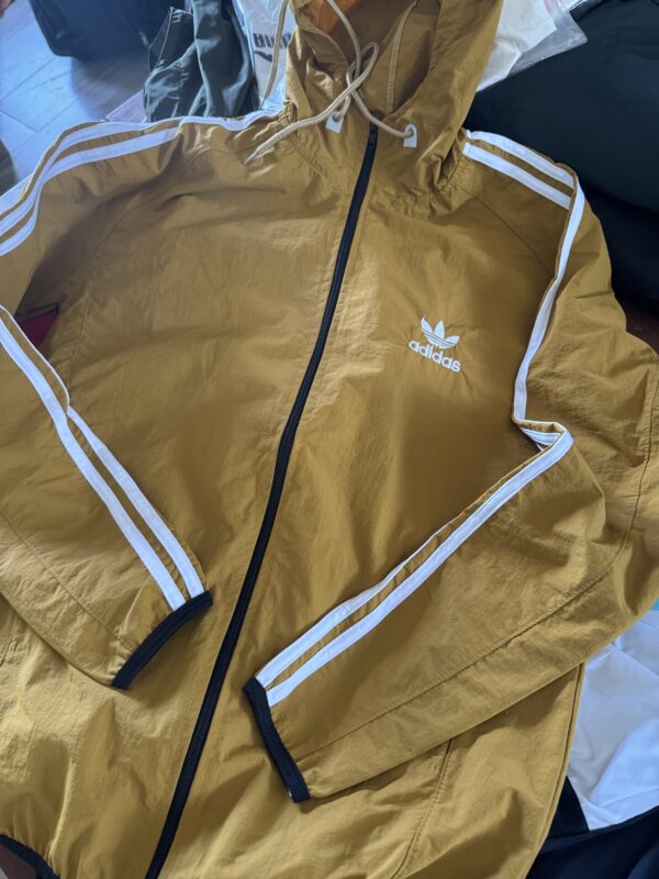 Campera Adidas Rompeviento Essentials 3 Tiras - Imagen 14