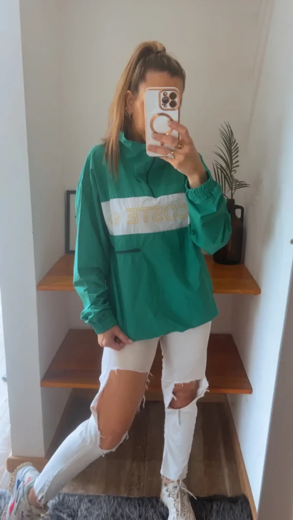 Anorak Rompeviento LACOSTE. estilo buzo con cierre. Tela rompeviento super liviana y colores vivos. Es un modelo retro.