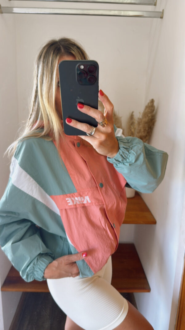 Campera NIKE Rompeviento Retro Corta - Imagen 18