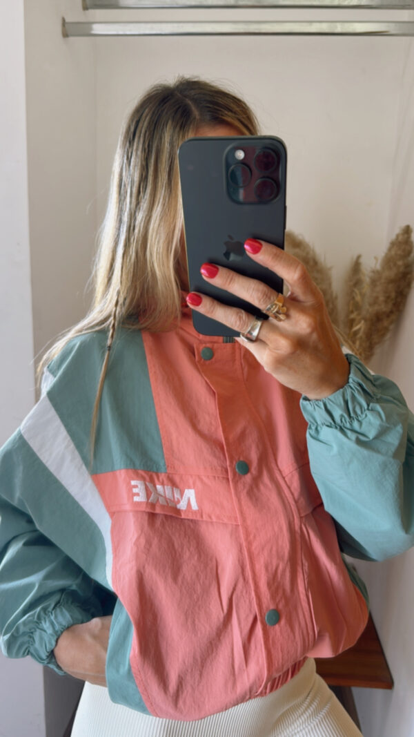 Campera NIKE Rompeviento Retro Corta - Imagen 19