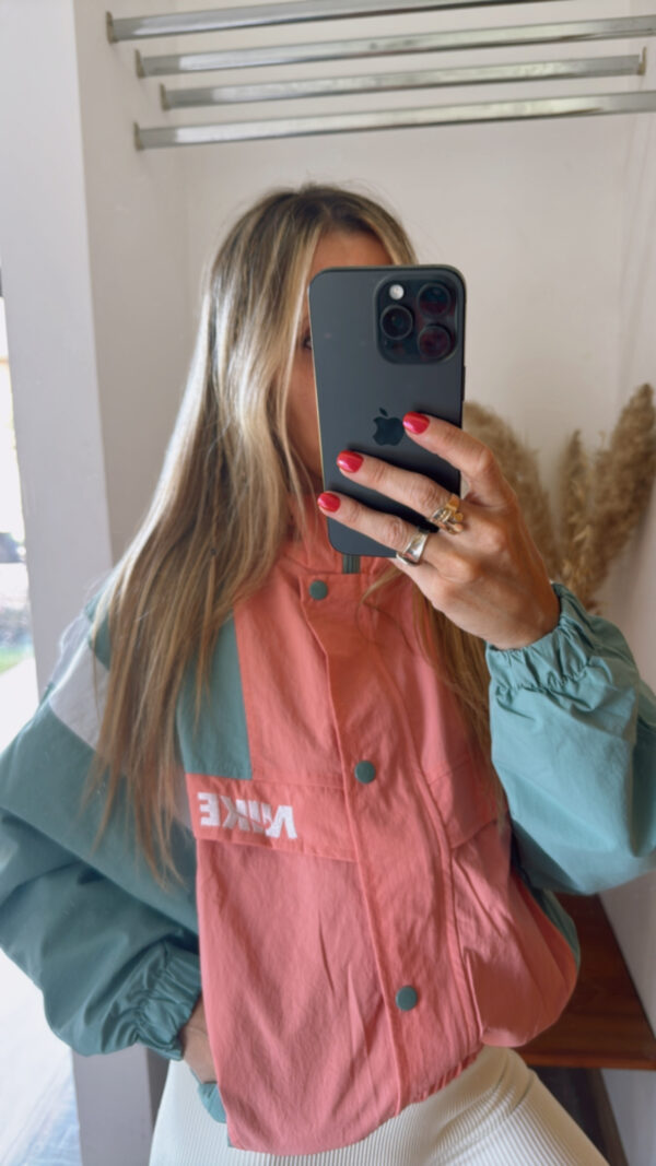 Campera NIKE Rompeviento Retro Corta - Imagen 20