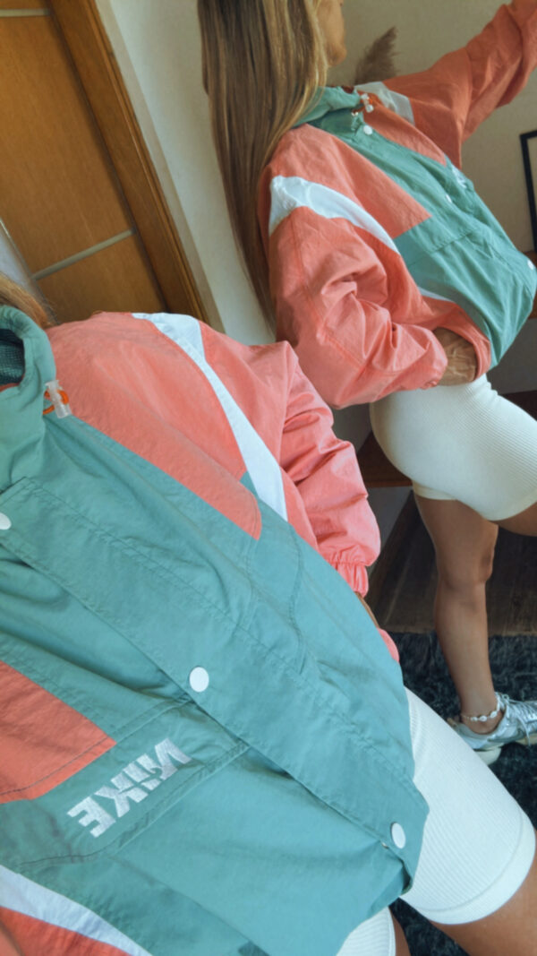 Campera NIKE Rompeviento Retro Corta - Imagen 5