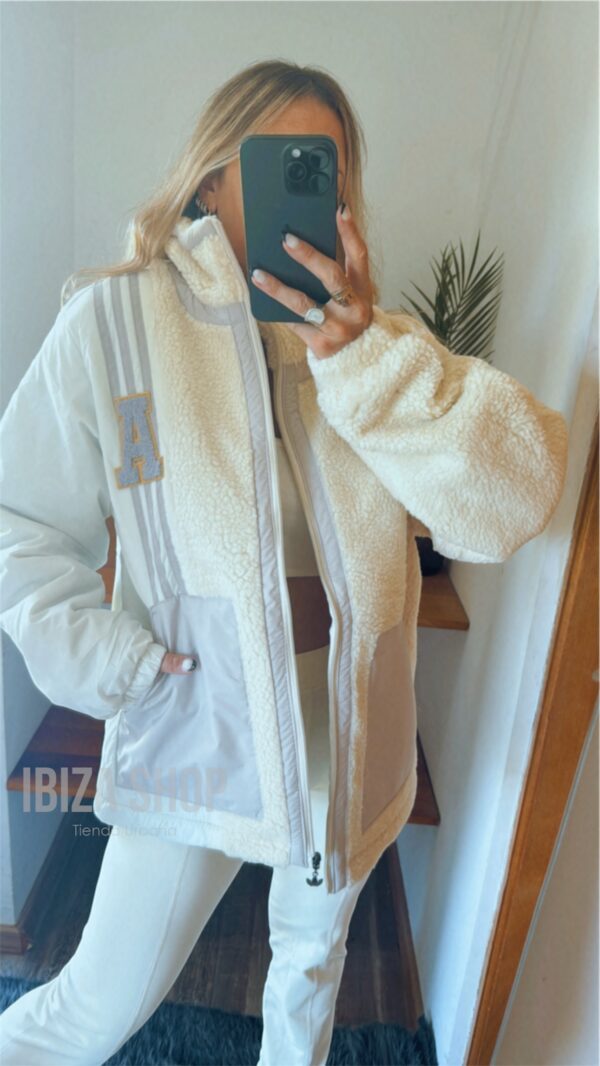 Campera ADIDAS Universitaria Corderito