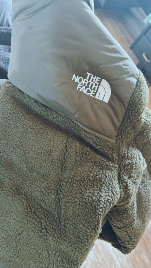 Campera THE NORTH FACE VERDE MILITAR Corderito( forrada por dentro) - Imagen 5