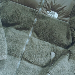 Campera THE NORTH FACE VERDE MILITAR Corderito( forrada por dentro)